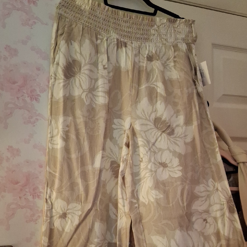 Ellen Tracy Beige Aztec Floral Wide Leg Pants